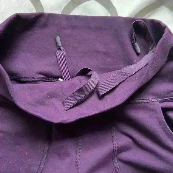 Deep Purple Still Size 4 Lululemon like new 2 pockets drawstring waist leggings - Picture 5 of 6